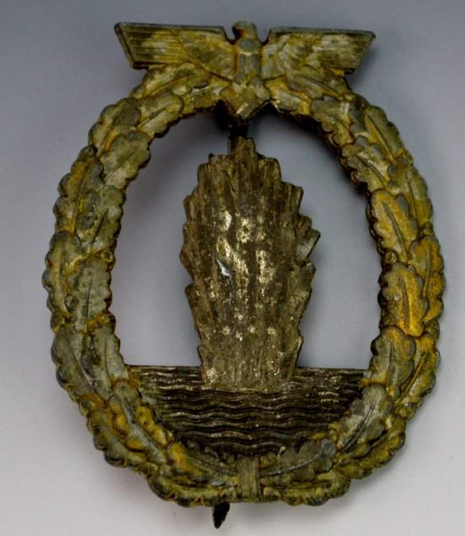 German WWII Minesweeper War Badge: German WWII Minesweeper War Badge, marked "fec. Otto Placzek Berlin Ausf. Schwerin Berlin"