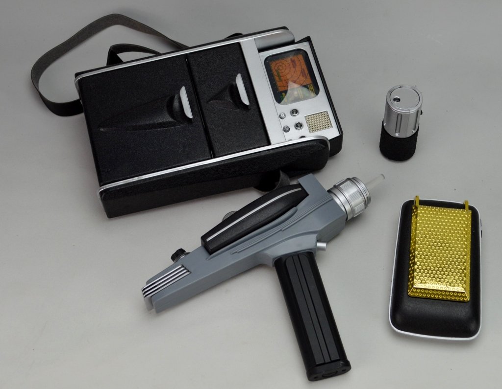 Star Trek TOS Tricorder Communicator Phaser Set (1 of 3)