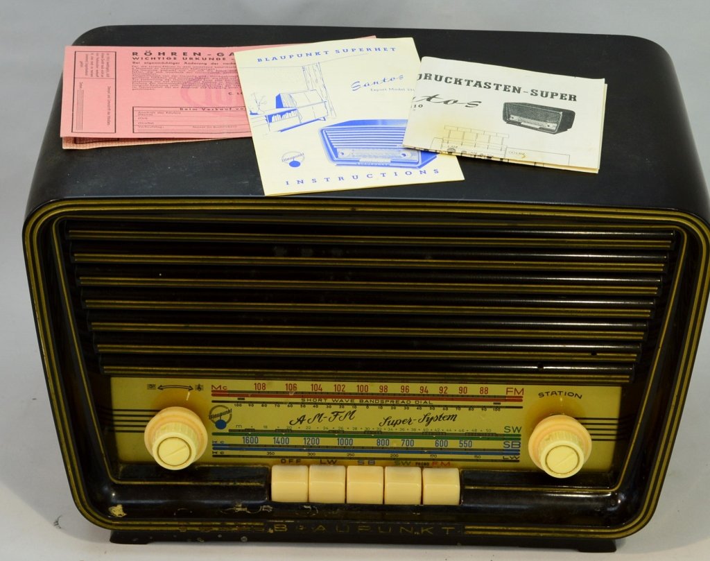 Blaupunkt AM-FM Super System 2310 Radio (1 of 4)