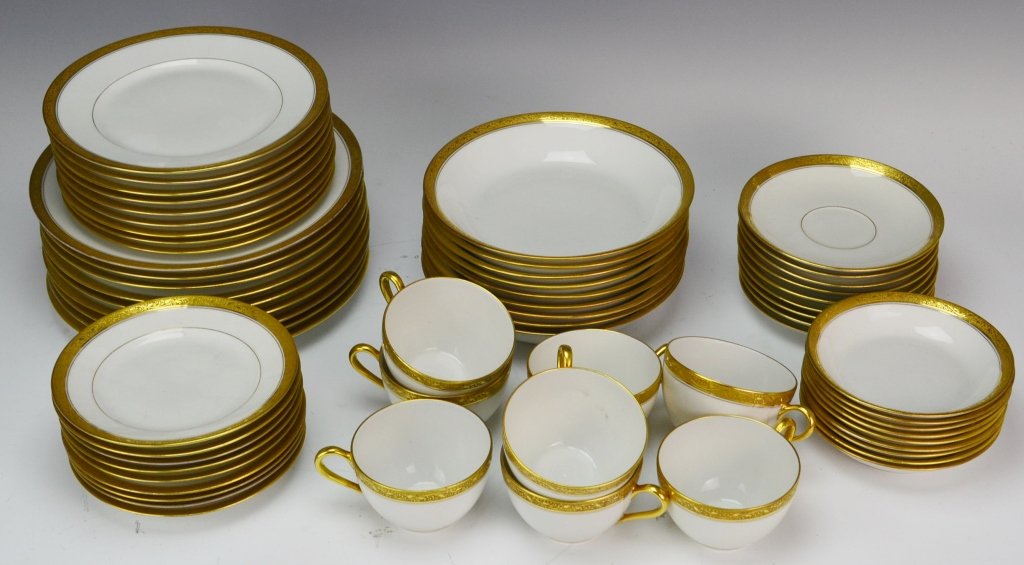 French Limoges DInner Service: French Limoges "Ivy" Service for nine. Includes: (9) Dinner plates m: 9.5", _x000D_ (9) Salad PLates m: 8", (9) Soup Bowls m: 8", (9) Tiny Plates m: 6" (9) Small dishes 5.25"," (9) Tea Saucers m: 6", 