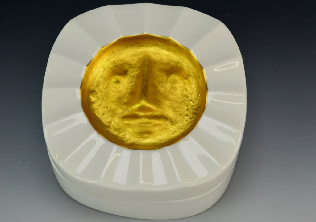 KPM Trinket Box: KPM Trinket Box with gilt decorated sun motif. Bears KPM scepter mark and KPM factory mark. Measures 2.75' x 1.5'.