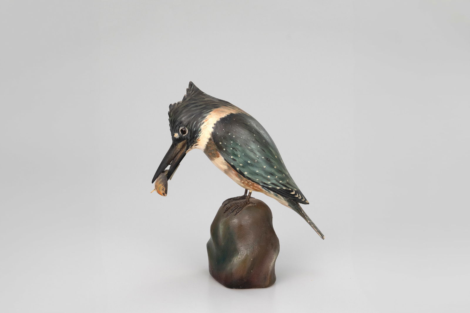 Kingfisher with American Perch by A. Elmer Crowell (1862-1952): Kingfisher with American Perch A. Elmer Crowell (1862-1952) East Harwich, MA, c. 1930 8 1/4 in. tall A rare and exceptional female belted kingfisher mantel carving with its original, and notably detai