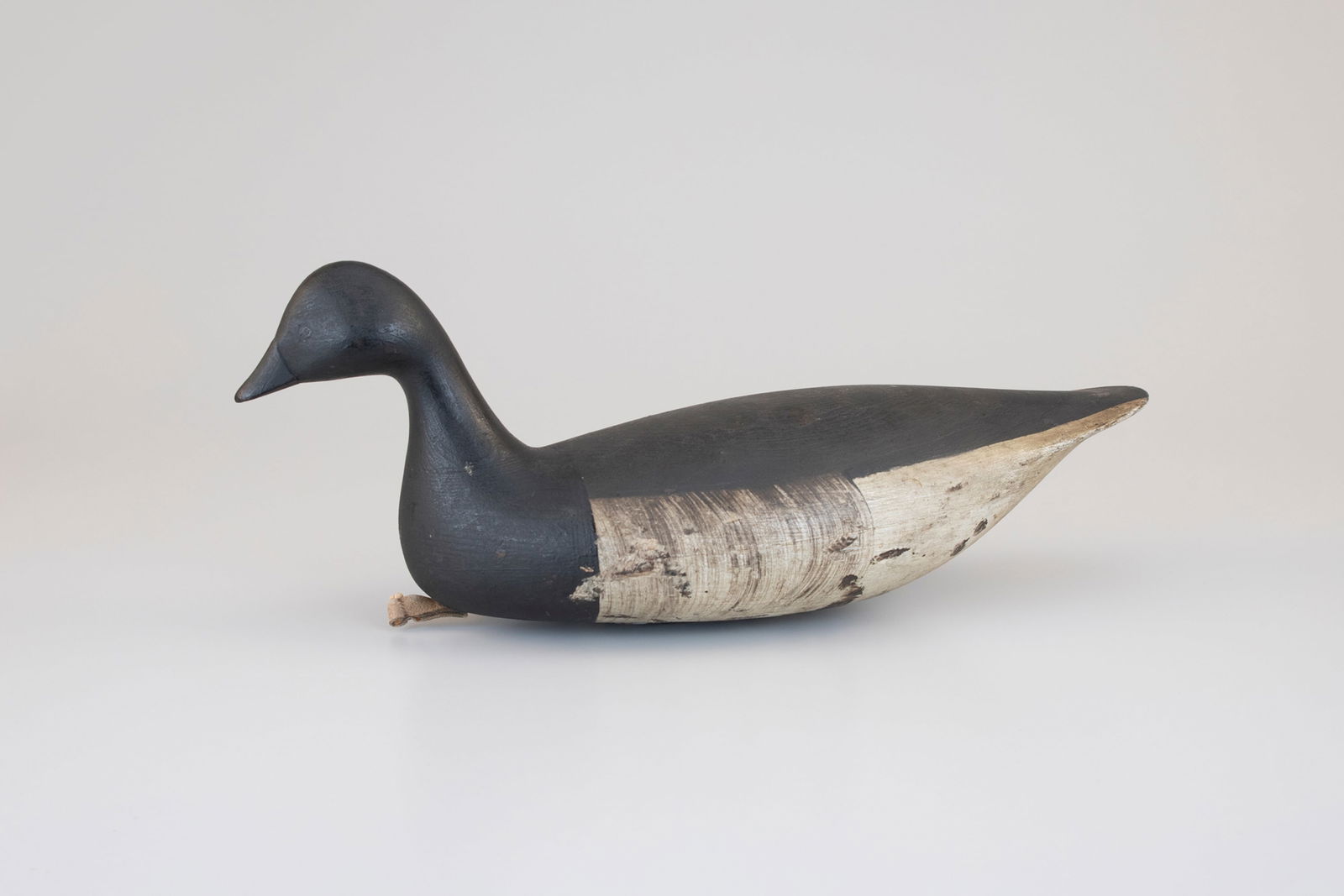 Outstanding Swimming Brant by Nathan Rowley Horner (1882-1942): Outstanding Swimming Brant Nathan Rowley Horner (1882-1942) West Creek, NJ, c. 1920 18 in. long One of the finest Horner brant to have surfaced, this decoy features the maker's racy lines with bold ch