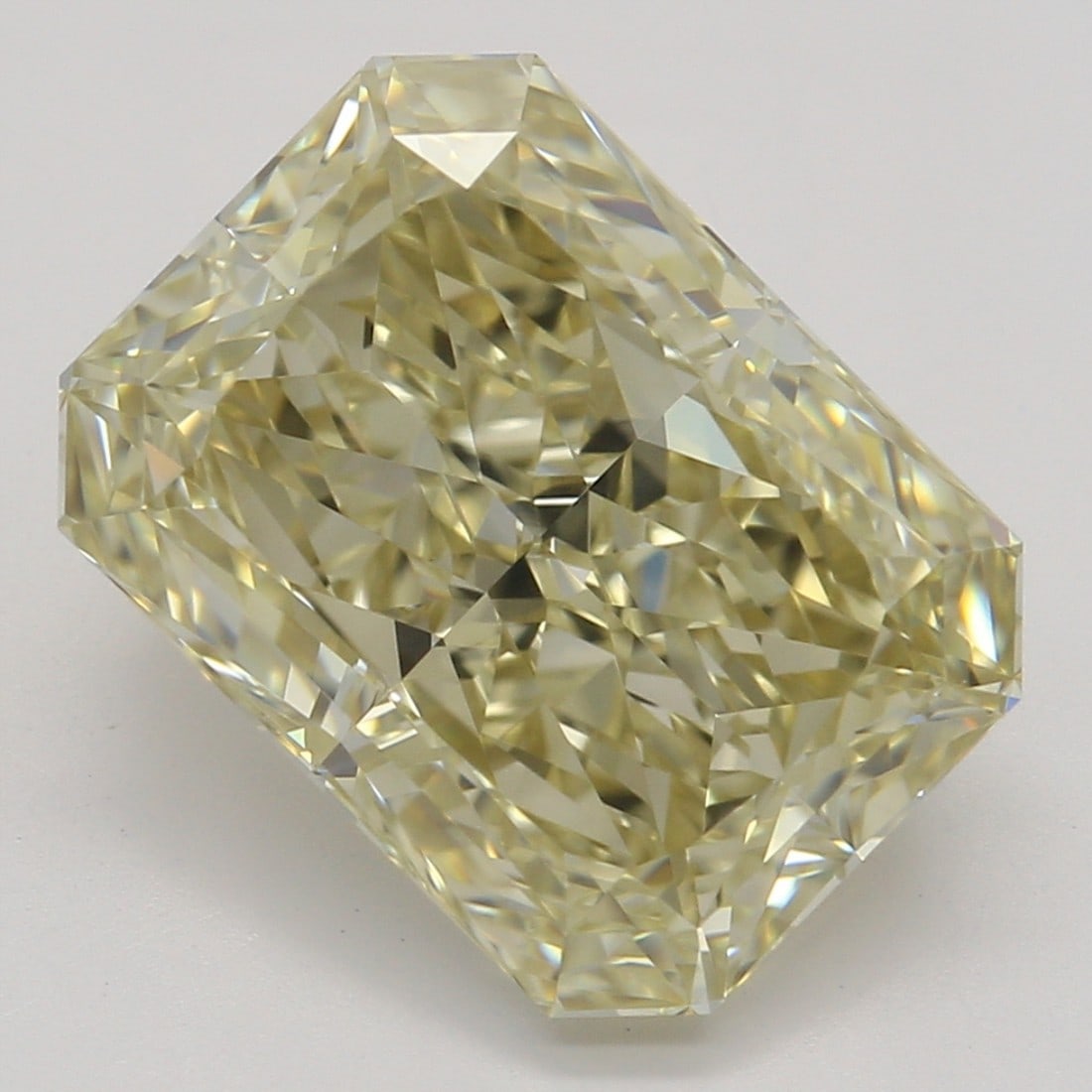 3.03 ct, Fancy Lt. Brn. Yellow/VS1, Radiant cut GIA Diamond: Click here to view HD 360 Spinning Image GIA G