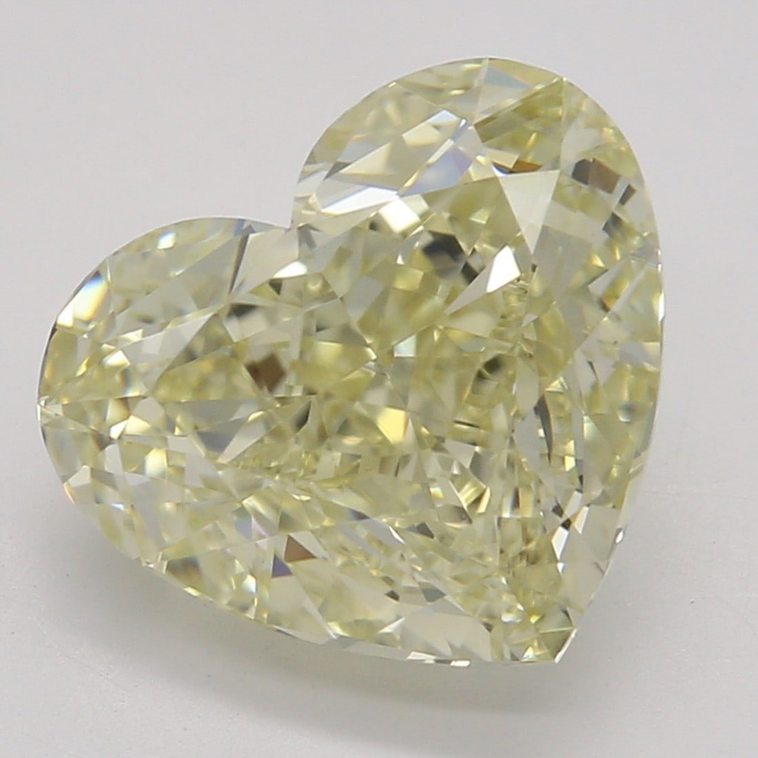 2.26 ct, Fancy Lt. Brn. Yellow/VVS1, Heart cut GIA Diamond: Click here to view HD 360 Spinning Image GIA G
