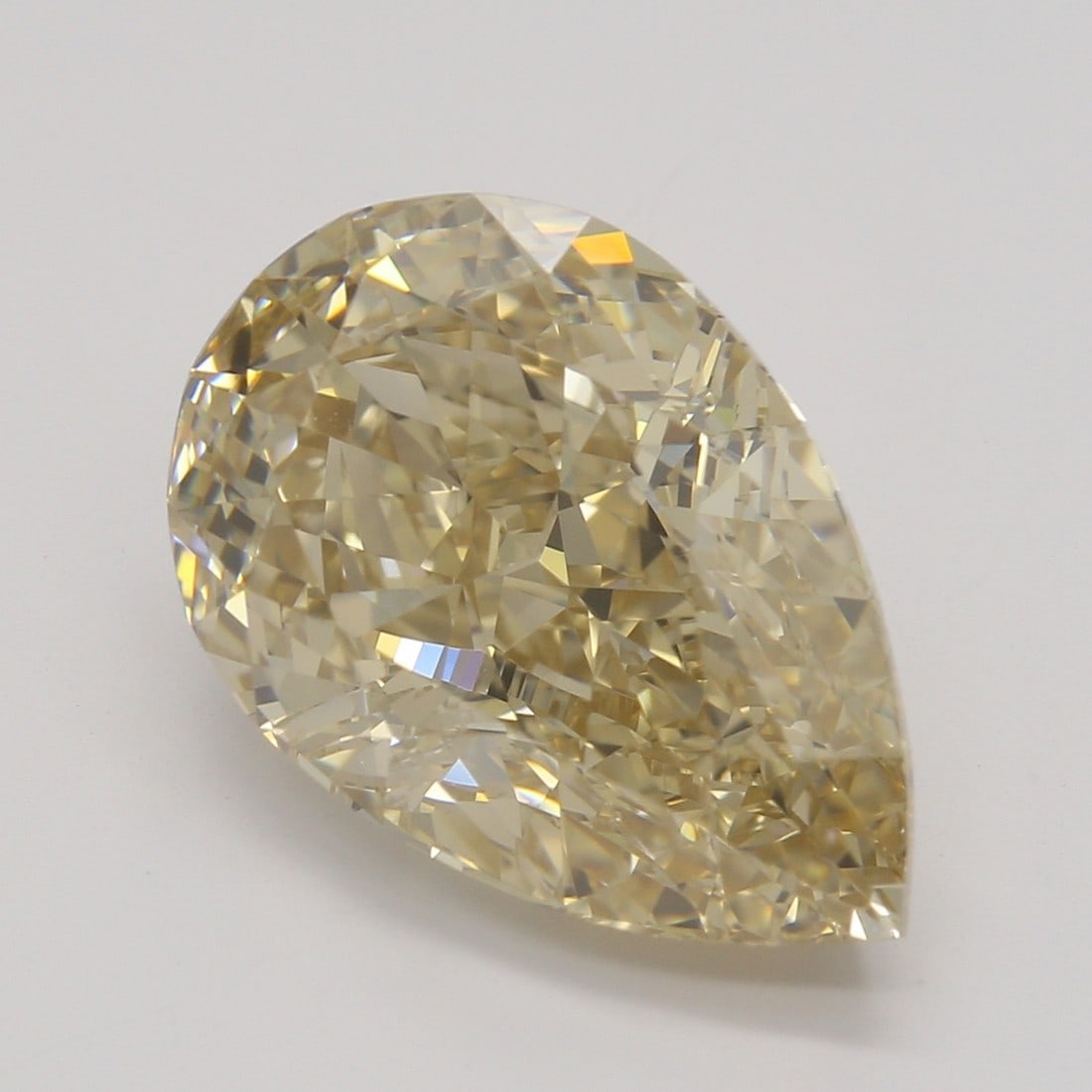 4.08 ct, Fancy Lt. Yellow-Brown/VVS2, Type IIA Pear cut GIA Diamond: Click here to view HD 360 Spinning Image GIA G