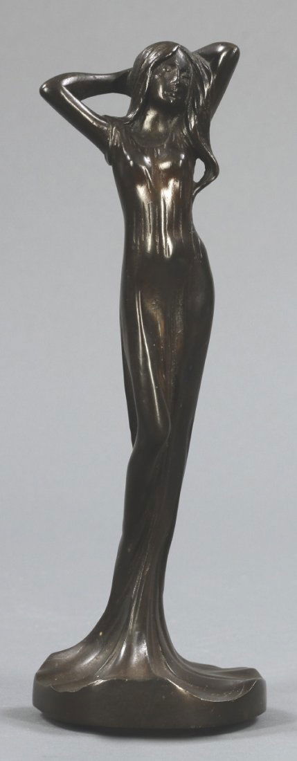 Julien Caussé: Julien Caussé 1869 Bourges - Weibliche Jugendstilfigur mit erhobenen Armen - Bronze. Braun patiniert. H. 22 cm. Seitlich am Saum des Kleides sign.: J. Causse.