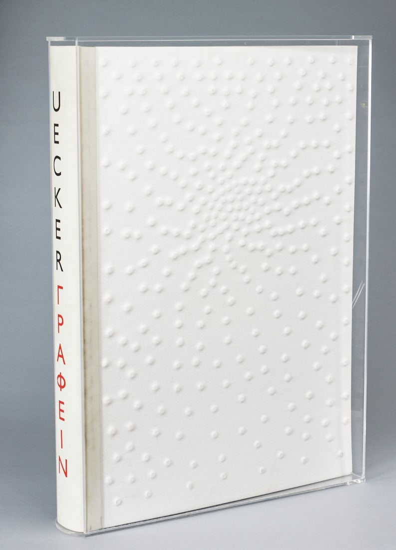 Günther Uecker: Günther Uecker1930 Wendorf - lebt und arbeitet in Düßeldorf und St. Gallen - aus: “Graphein“ - Originale Umschlagmappe zum Portfolio mit einem vorderseitigen Prägedruck