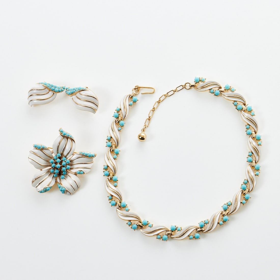 TRIFARI - Vintage Parure mit weißen Emaille-Blüten mit Faux-Türkisen (3 Stück) (1 of 1)