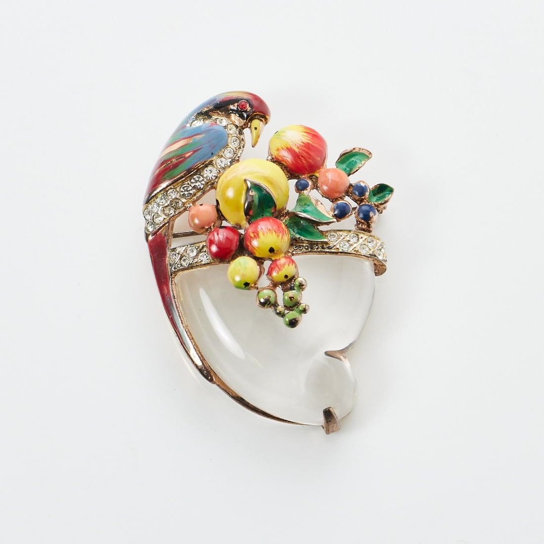 CORO CRAFT - Adolph Katz - Brosche “Cornucopia“: CORO CRAFT - Adolph Katz - Brosche “Cornucopia“Papagei und Füllhorn mit Früchten mit Emaillierung Coro Jewelry, Cohn & Rosenberger, New York, USA. Design: Adolph Katz, 1944. 925/