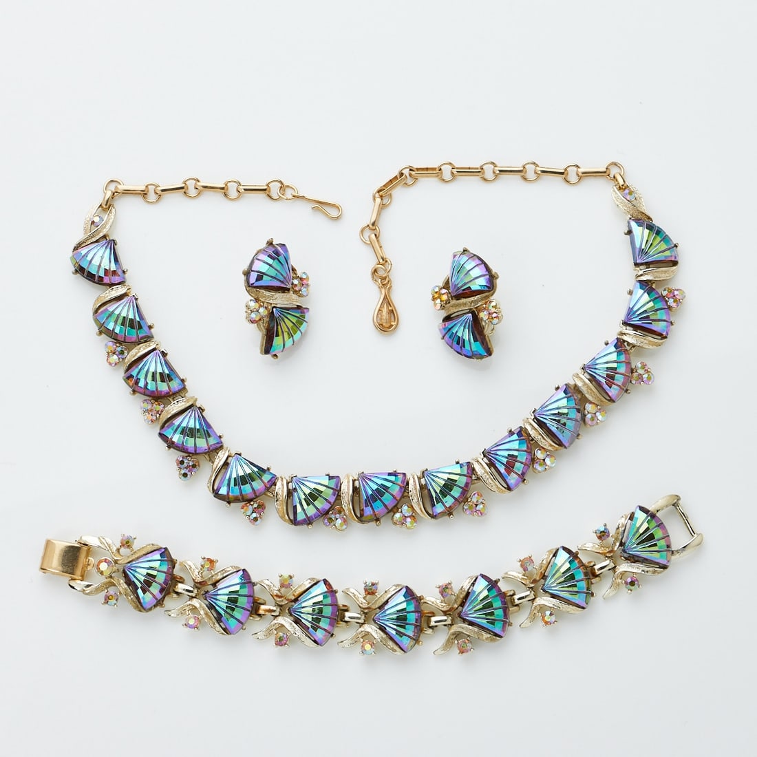 CORO - Vintage Papure (3 Teile): CORO - Vintage Papure (3 Teile)Collier, Armband und Paar Ohrclips Coro Jewelry, Cohn & Rosenberger, Inc., New York, USA. 1950er - 1960er Jahre. Metall, Gold-platiniert. Straß. Collier 43 cm. B. 1