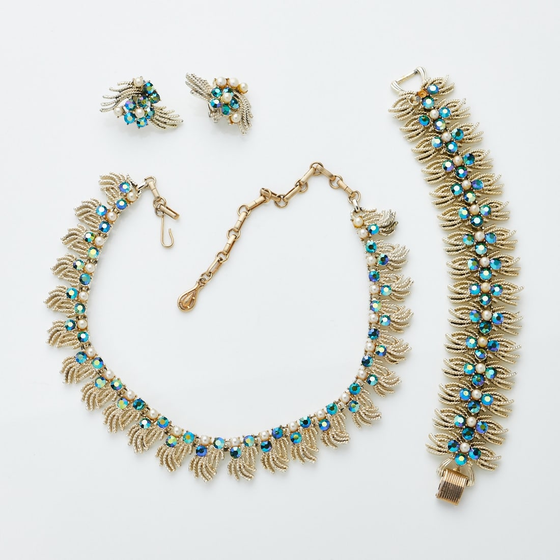 CORO - Vintage Papure (3 Teile): CORO - Vintage Papure (3 Teile)Collier, Armband und Paar Ohrclips Coro Jewelry, Cohn & Rosenberger, Inc., New York, USA. 1950er - 1960er Jahre. Metall, Silber-platiniert. Straß. Collier max. 41,5