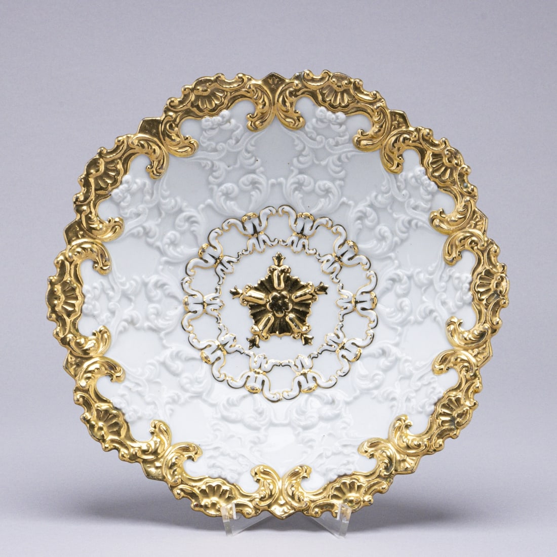 Prunkschale - Glanzgold. Meissen 1817-1824.: Prunkschale Koenigliche Porzellan Manufaktur, Meissen 1817-1824. Porzellan, weiss, glasiert. Glanzgold: Gold bemalt. Goldrand. Unter der Glasur blaue Schwertermarke und I (roemische Zahl). 1. Wahl. H.