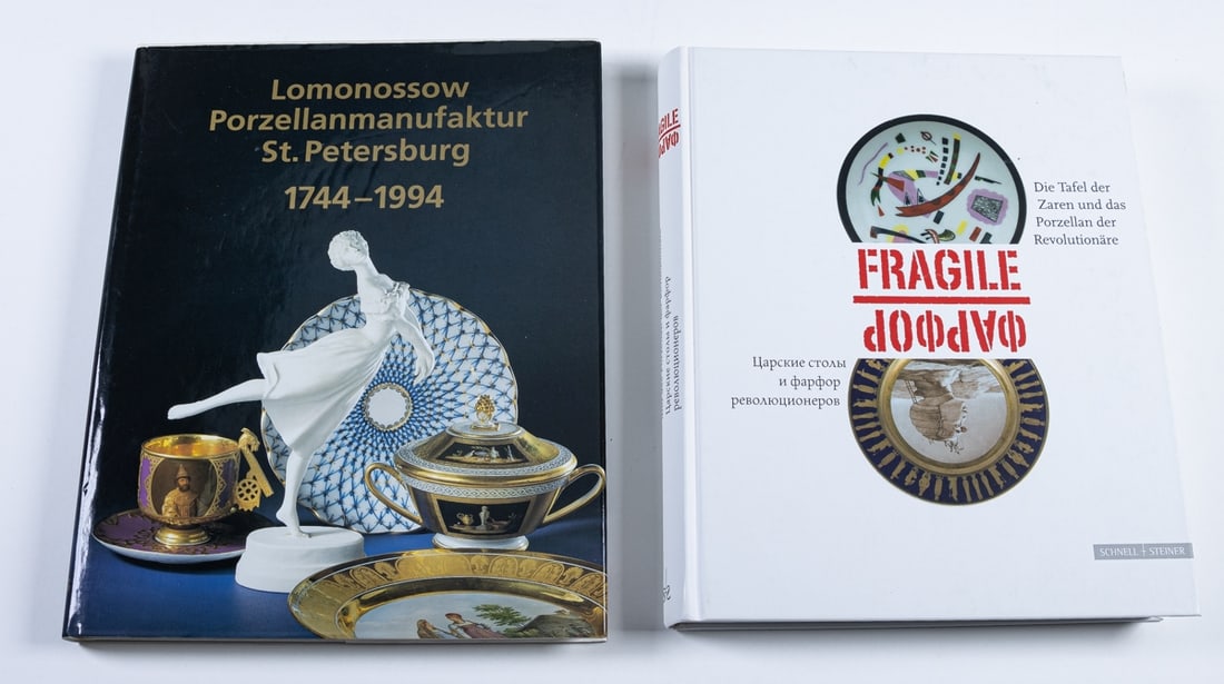 Konvolut 2 Buecher Porzellan: Konvolut 2 Buecher PorzellanKlemp, Klaus/Weber, Karl (Hrsg.). Fragile. Die Tafel der Zaren und das Porzellan der Revolutionaere. Katalog zur Ausstellung im Museum fuer Angewandte Kunst Frankfurt und i