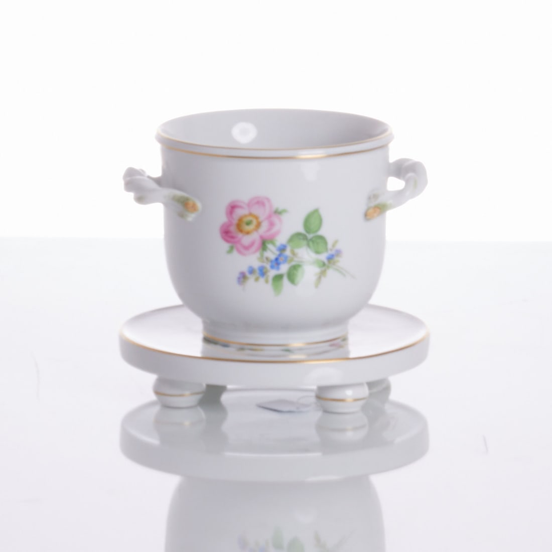 Cachepot / Planter - Flower 2 and Teapot Coaster - Flower 3. Meissen 1989 and 1988.: Cachepot / Planter - Flower 2 and Teapot Coaster - Flower 3 State Porcelain Manufactory, Meissen. Porcelain, white, glazed. Polychrome painted. Gold rim. Blue crossed swords mark under the glaze. Cach