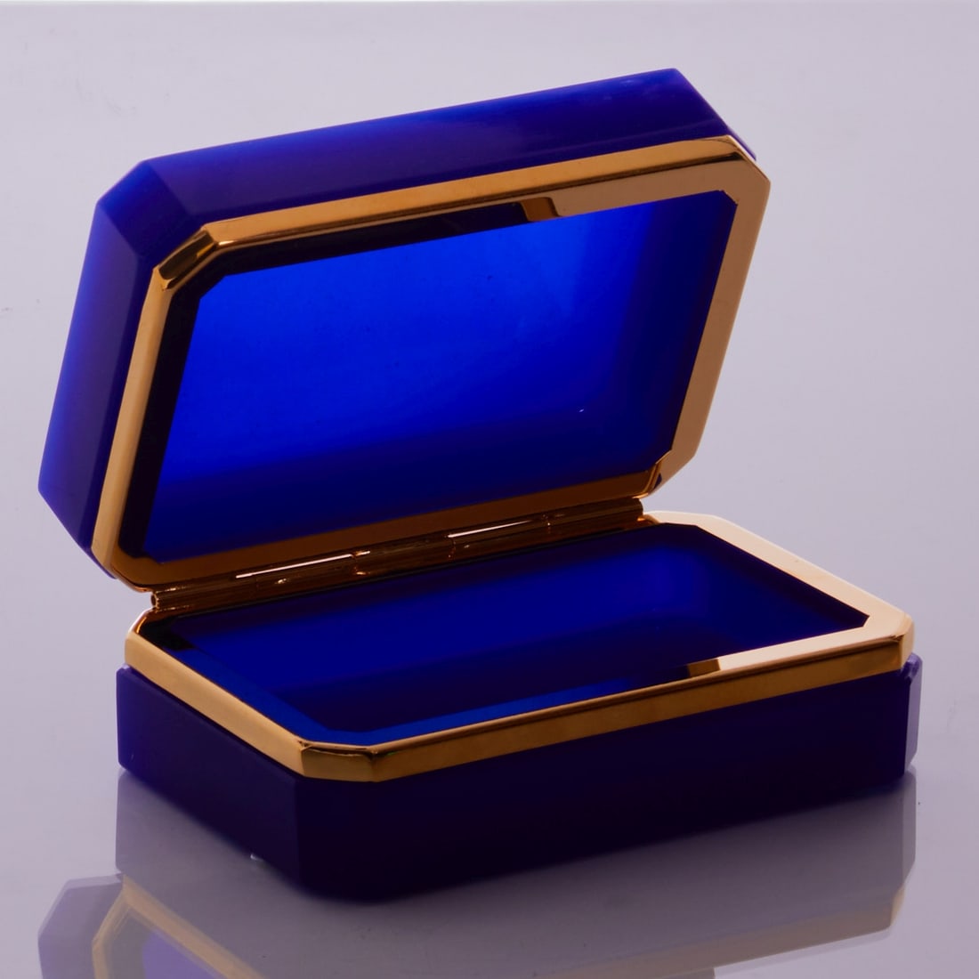 Octagonal covered box - Art Déco. France, circa 1935-1940. (1 of 1)