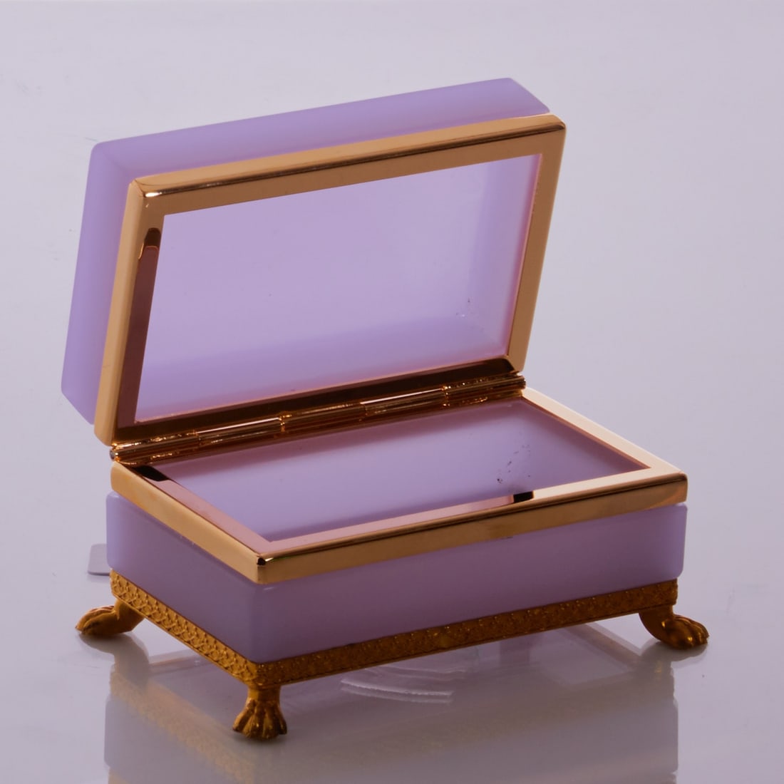 Octagonal lidded box on mounting with lion's feet - Art Déco. France, circa 1935-1940. (1 of 1)