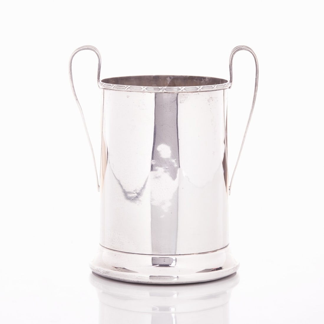 Bottle Holder so-called Coaster: Bottle Holder so-called Coaster William Hutton & Son/Sheffield/England, around 1919/20. 925 silver. Hallmarks: maker's mark, city and fineness stamp, year stamp. H. 18.5 cm. Weight: 515 g (weighte