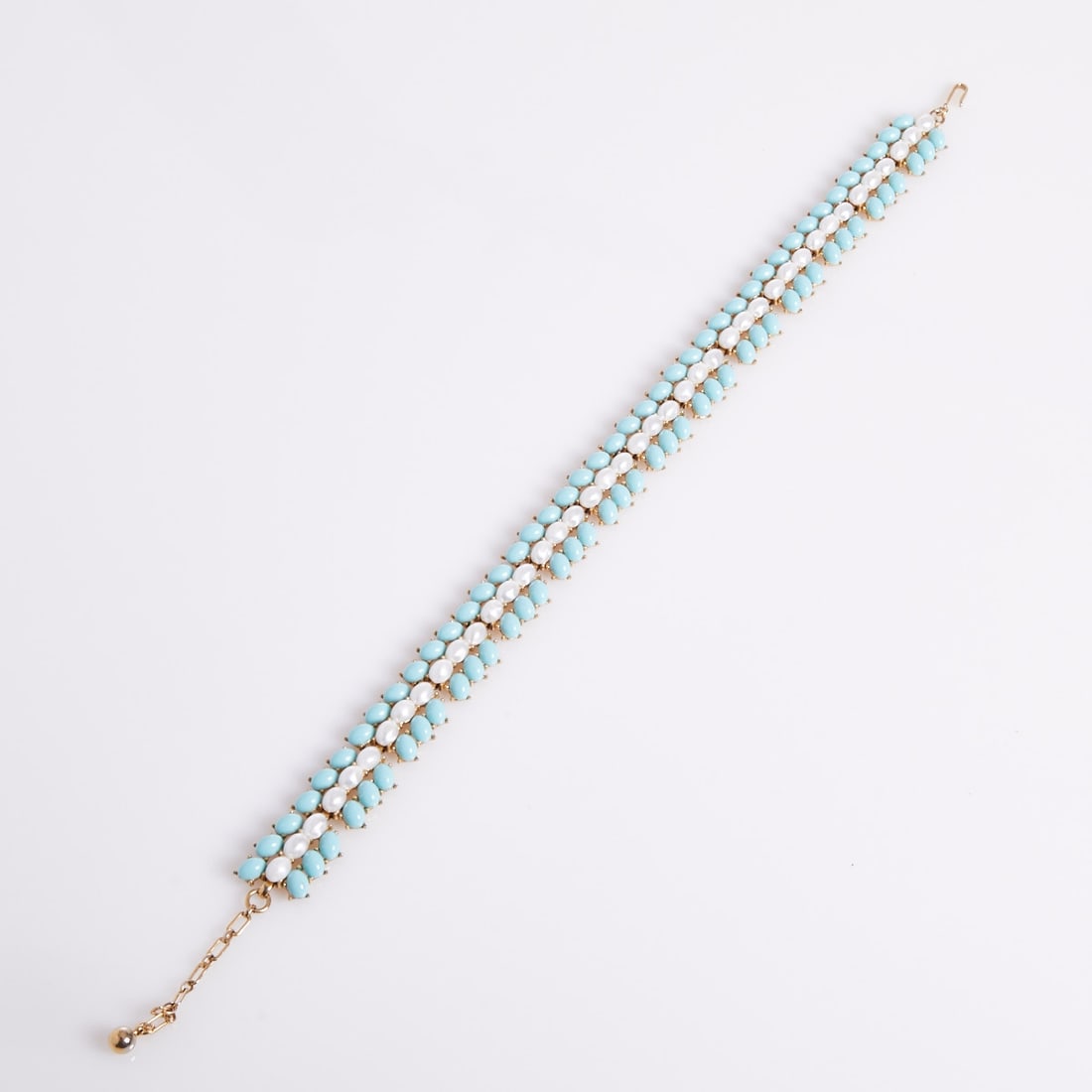 TRIFARI Alfred Philippe - Vintage Necklace with Faux Pearls and Turquoise Glass Beads: TRIFARI Alfred Philippe - Vintage Necklace with Faux Pearls and Turquoise Glass Beads Crown Trifari, New York, circa 1950. Metal, gold-colored. Faux pearls. Turquoise glass beads. Weight: 81 g. Dimens