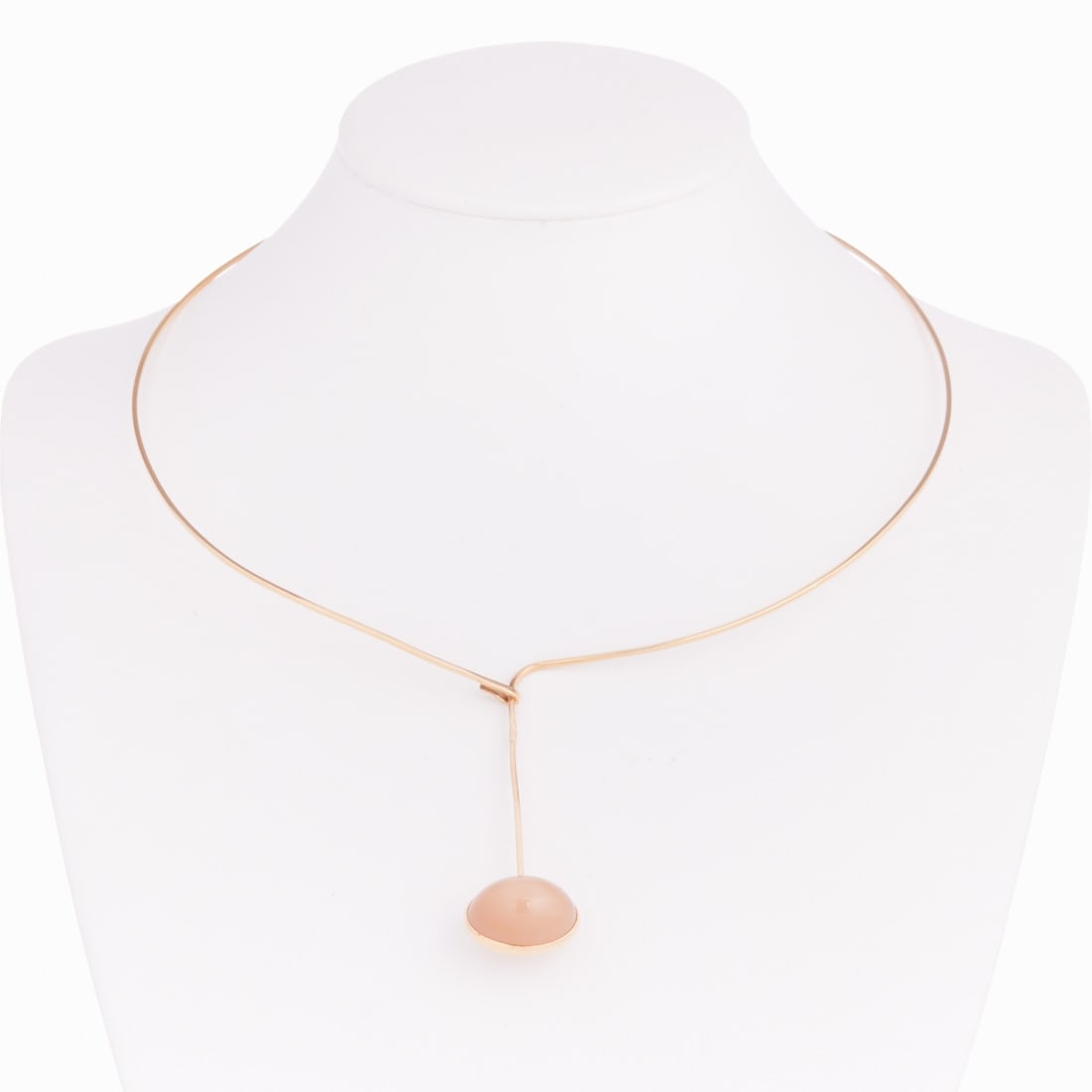 SIGURD F. PERSSON - Designer Necklace with Moonstone. Stockholm, 1987. Design: Sigurd Fritiof: SIGURD F. PERSSON - Designer Necklace with Moonstone. Stockholm, 1987. Design: Sigurd Fritiof Persson (1914-2003). 750/- yellow gold, stamped. Weight: 8.5 g. Jeweler's hallmarks: 750 SIGP, 18 K, N10,