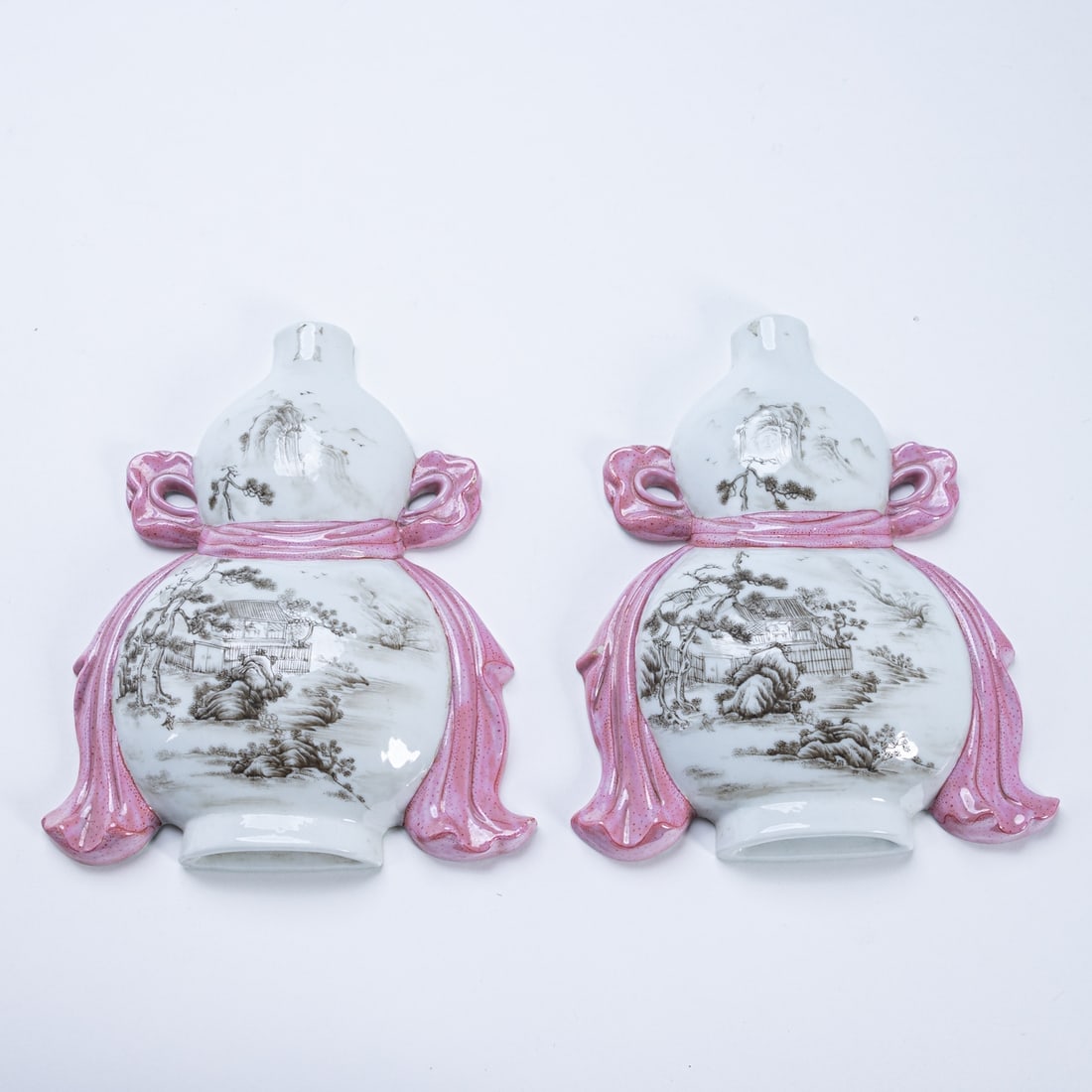 Two Famille-Rose Húlú-shaped Wall Vases (1 of 2)