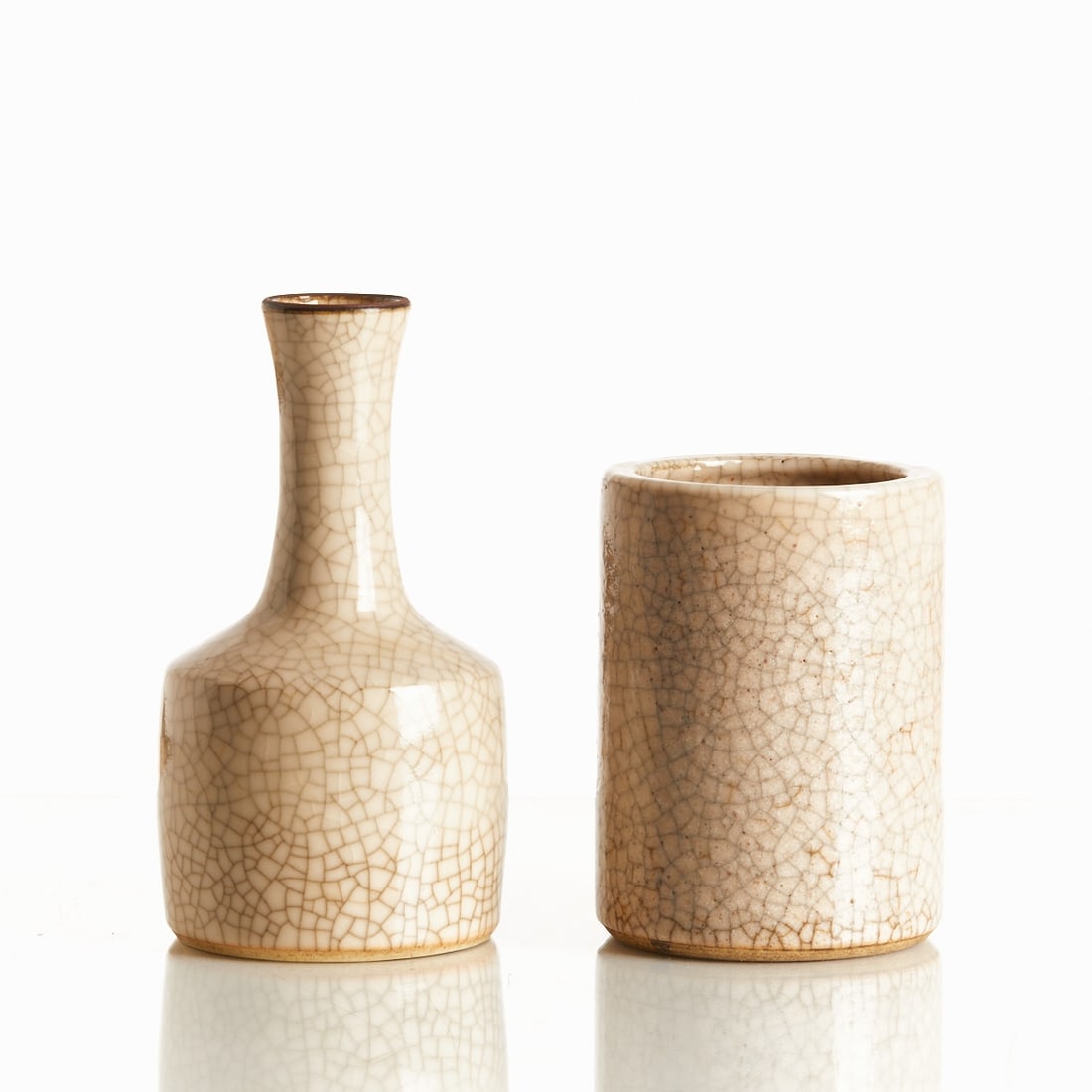 A vase and a brush pot with beautiful Ge craquelure: A vase and a brush pot with beautiful Ge craquelure China, probably late Qing Dynasty, 19th - 20th century. Ceramic, glazed with a beautiful craquelure pattern. Vase: H. 15 cm. D. of mouth: 3 cm. Brus