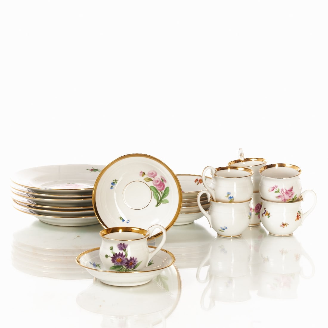 7 cups with swan handles and 7 saucers, 6 dinner plates - floral painting, Meissen 1850-1924 (1 of 1)