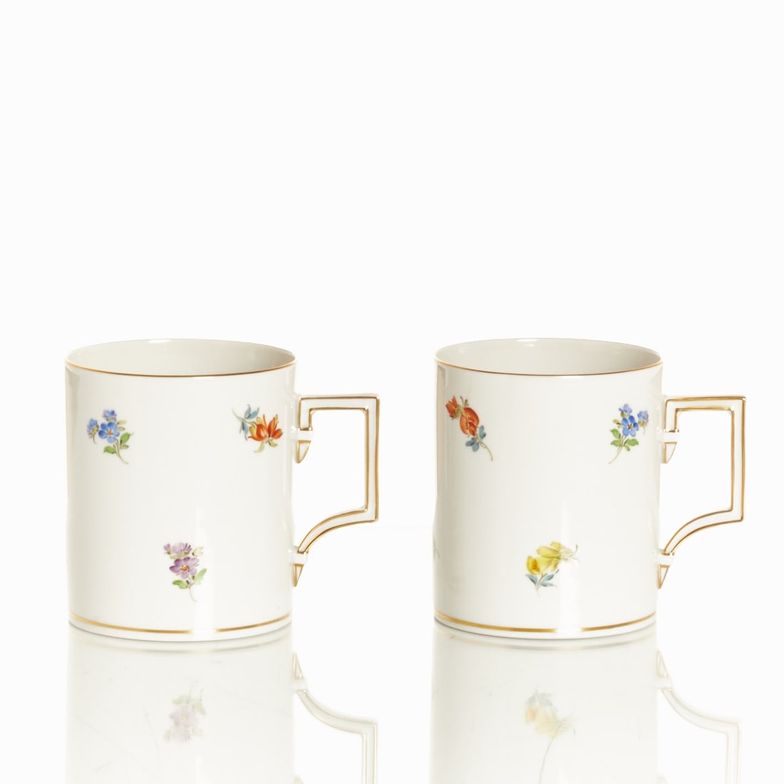 2 cylindrical cups with J-handle - scattered flowers, Meissen after 1973 (1 of 1)