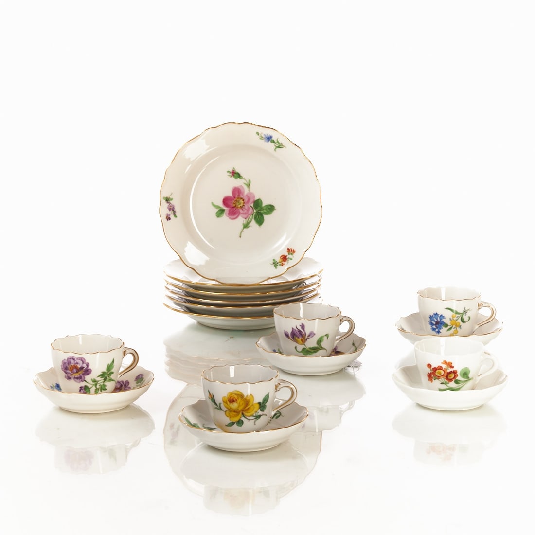 5 mocha cups, 5 saucers, 6 cake plates - Flower 1 New Cut-out, Meissen 1850-1972 (1 of 1)