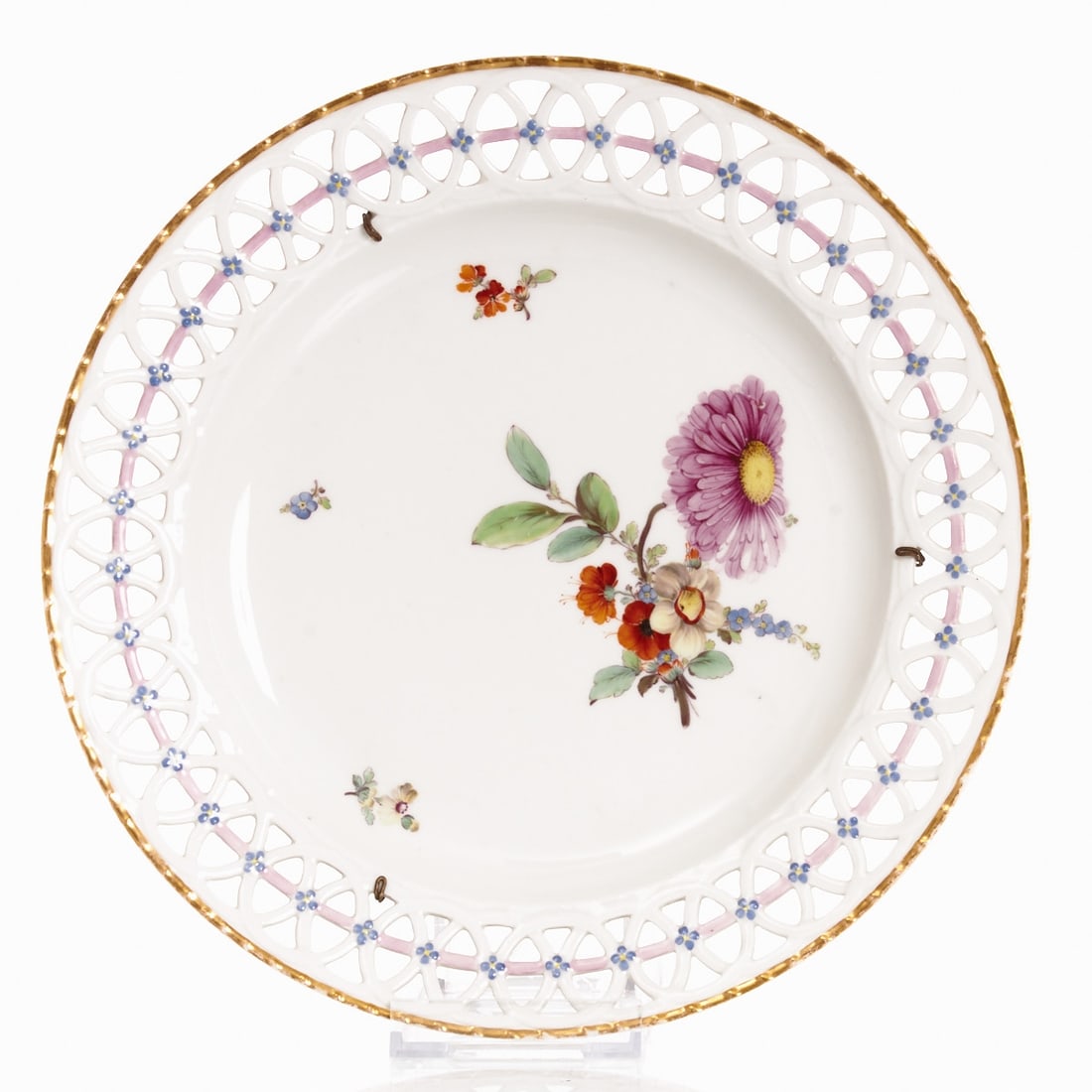 Dessert plate / openwork plate - Flower bouquet. Fürstenberg, circa 1770-1780. (1 of 2)