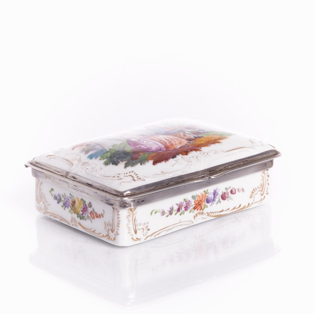 Snuff box with Watteau scenes, Königliche Porzellan Manufaktur (KPM), Berlin circa 1890 (1 of 3)