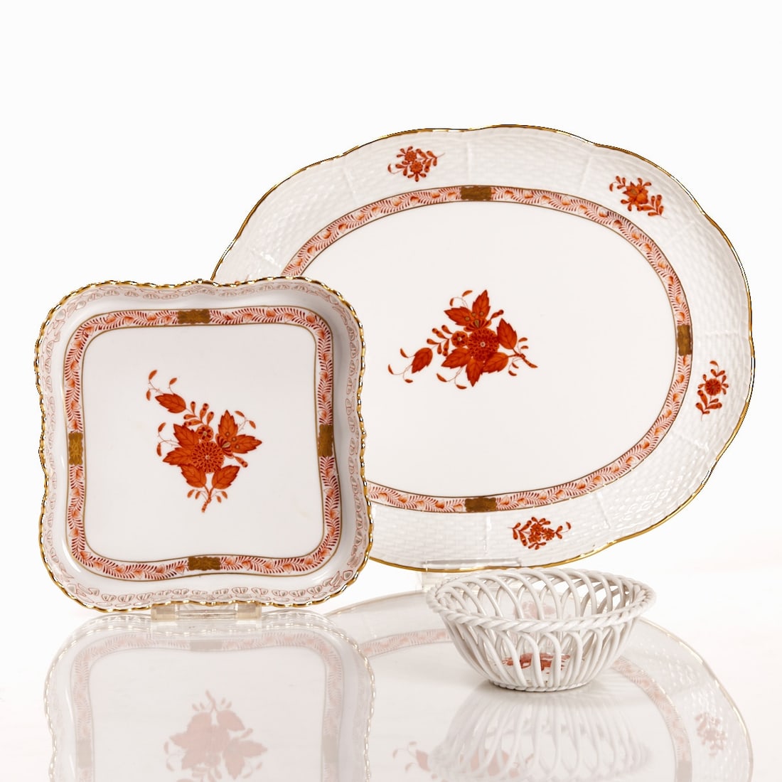 Square bowl, oval plate, openwork basket - Apponyi, orange (AOG). Herend 1960s-1970s.: Square bowl, oval plate, openwork basket - Apponyi, orange (AOG) Herend Porcelain Factory, Herend 1960s-1970s. Porcelain, white, glazed. Painted orange and gold. Gold rim. Blue mark on the glaze. 1st 
