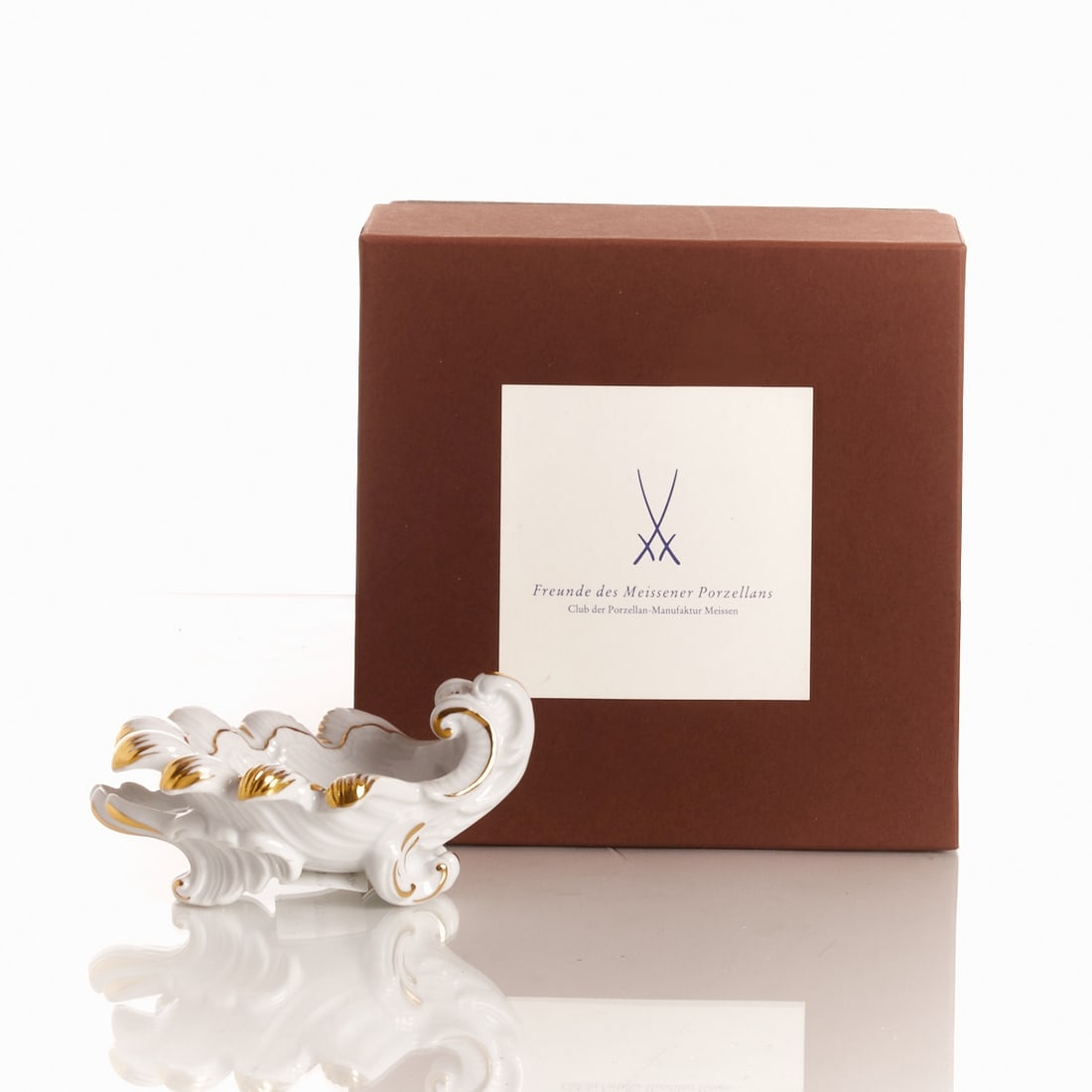 Shell bowl "Swan Service" - Collector's Edition 2013/2014, Meissen: Shell bowl "Swan Service" - Collector's Edition 2013/2014 State Porcelain Manufactory, Meissen June 2013 - December 2014. Porcelain, white, glazed. Polychrome and gold painted. Underglaze bl