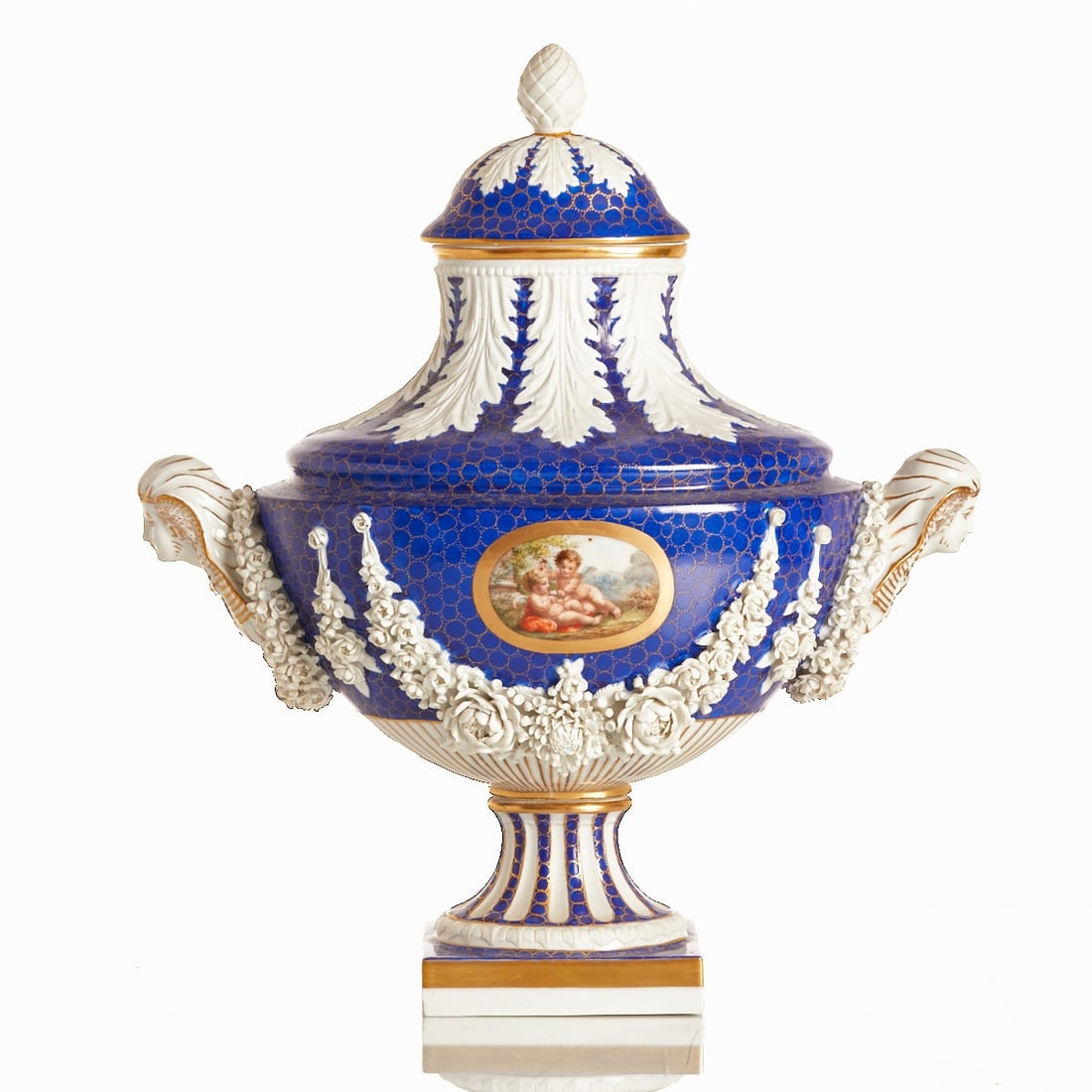 Lidded vase with pharaoh heads in French style, Potschappel from 1901 (1 of 2)