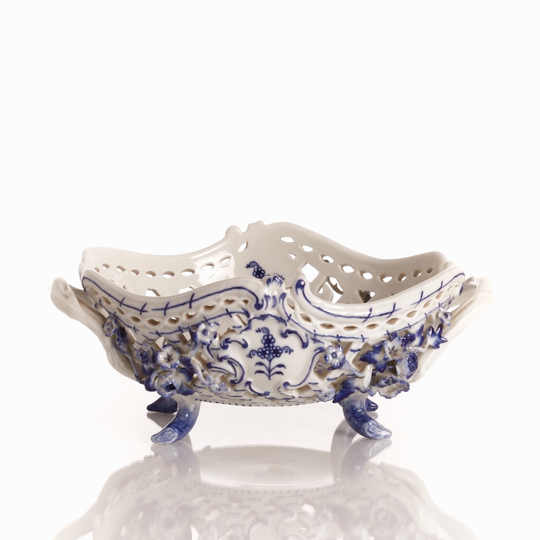 Basket with handle - Blue Onion pattern, Meissen 1985 (1 of 3)