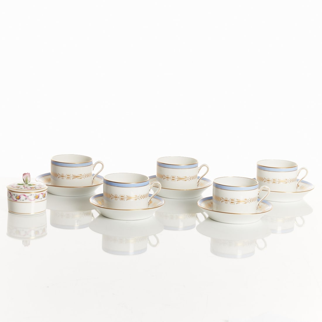 5 cups with saucers and lidded box, Richard Ginori, Doccia 2nd half 20th C.: 5 cups with saucers and 1 lidded box Richard Ginori, Doccia 2nd half 20th C. Porcelain, white, glazed. Polychrome and gold decorated. Gold rim. Green mark underglaze: Richard Ginori. In black: PITTORI