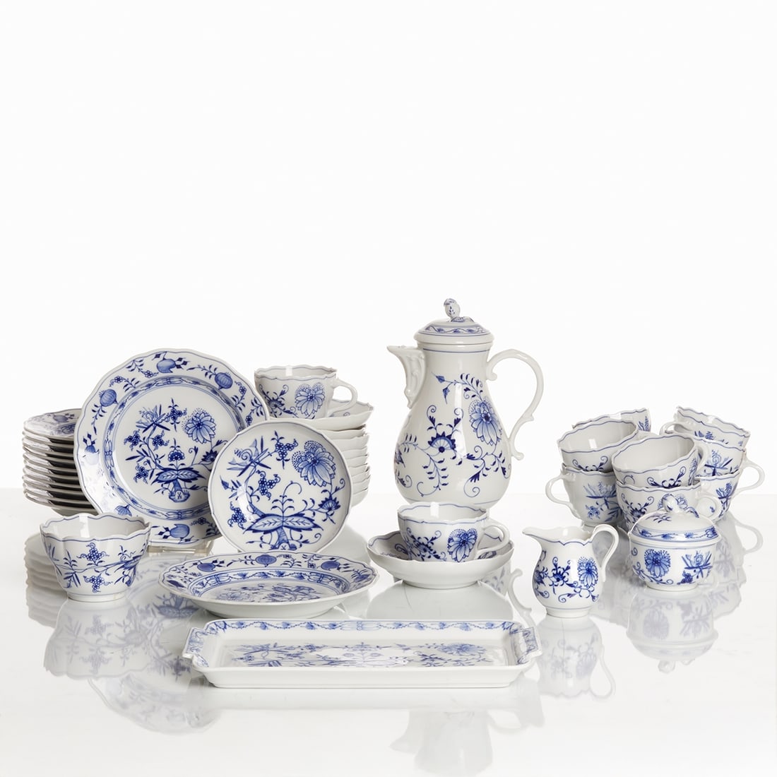 41-piece coffee service for 12 people - Blue Onion pattern New Cut, Meissen 1956-1989 (1 of 2)