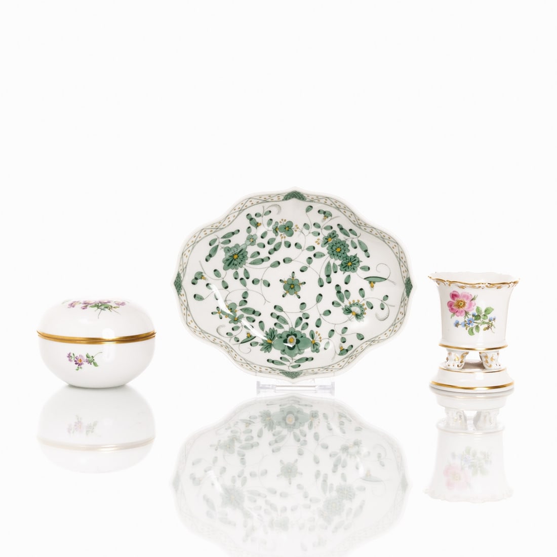 Quatrefoil bowl, covered box, violet vase - Indian green and floral painting, Meissen 1951-1987 (1 of 1)