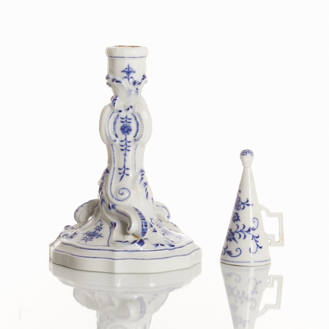 Candlestick and Snuffer - Blue Onion Pattern, Meissen 1972-1980: Candlestick and Snuffer - Blue Onion Pattern State Porcelain Manufactory, Meissen 1972-1980. Porcelain, white, glazed. Cobalt blue painted under the glaze. Blue sword mark under the glaze. 1st choice.