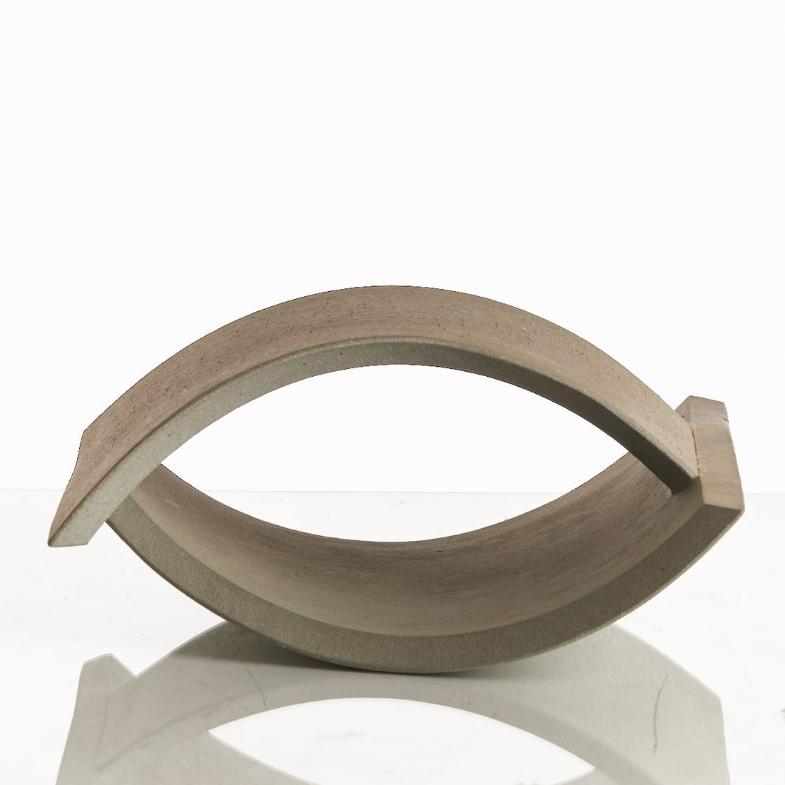 Object "Swing" - Studio ceramics. Kyra Spieker. (1 of 2)