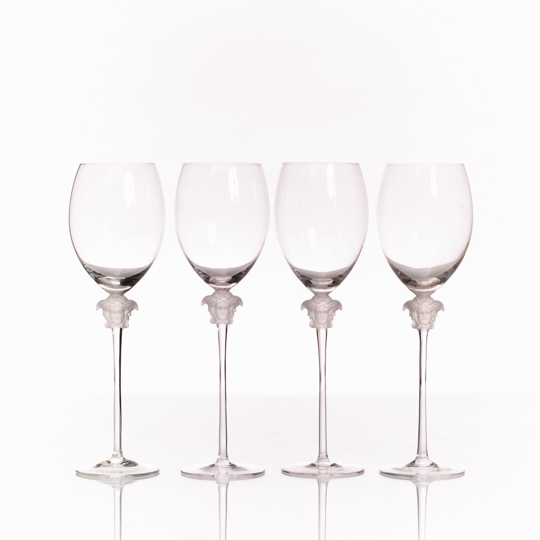 4 Wine Glasses - Medusa. Rosenthal meets Versace, Selb.: 4 Wine Glasses - Medusa Rosenthal meets Versace, Selb. Colorless glass, Medusa frosted. Marked on the foot: Rosenthal Versace. H. 28 cm. - Condition: 1 wine glass with three minimal chips on the rim.