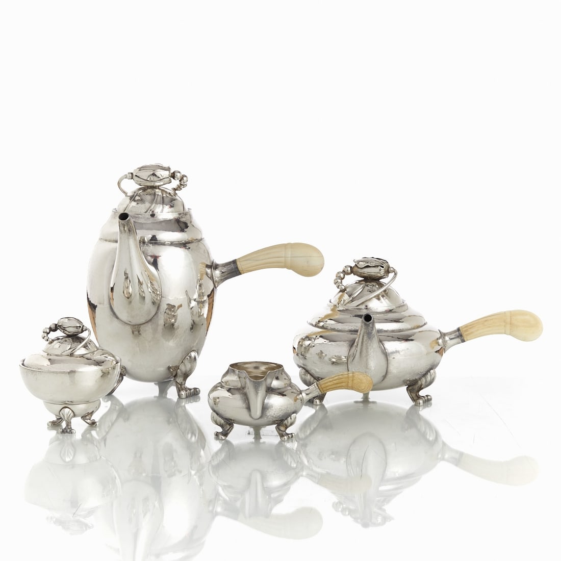 4-piece Art Nouveau coffee and tea service Magnolia (1 of 3)