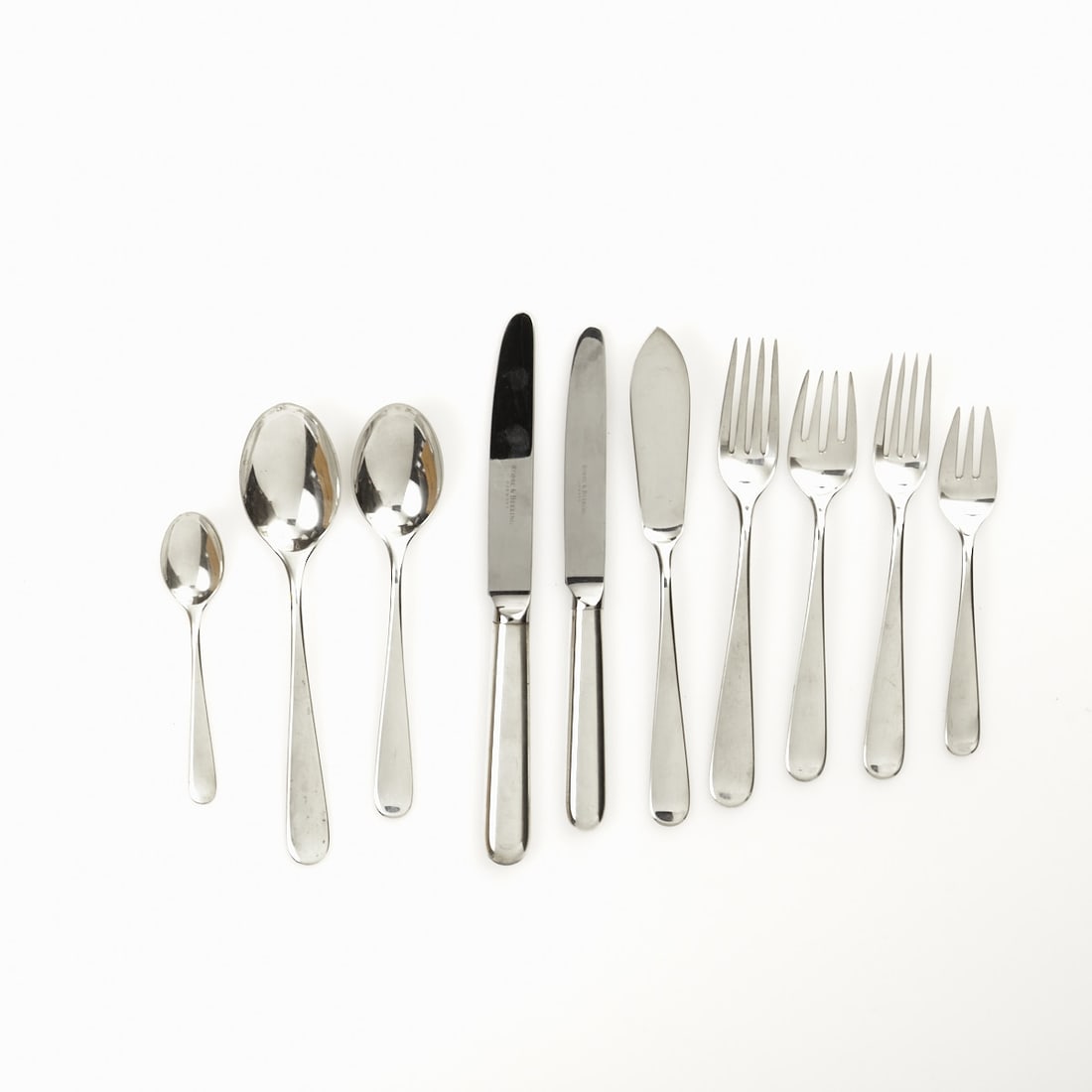 60-piece Dante cutlery set: 60-piece Dante cutlery set Robbe & Berking/Flensburg 925 silver. Hallmarks: Maker's mark, 925, half-moon/crown. Weight: 2650 g. 6 dinner forks L. 20.2 cm. 6 dinner knives L. 23.5 cm. 6 dinner