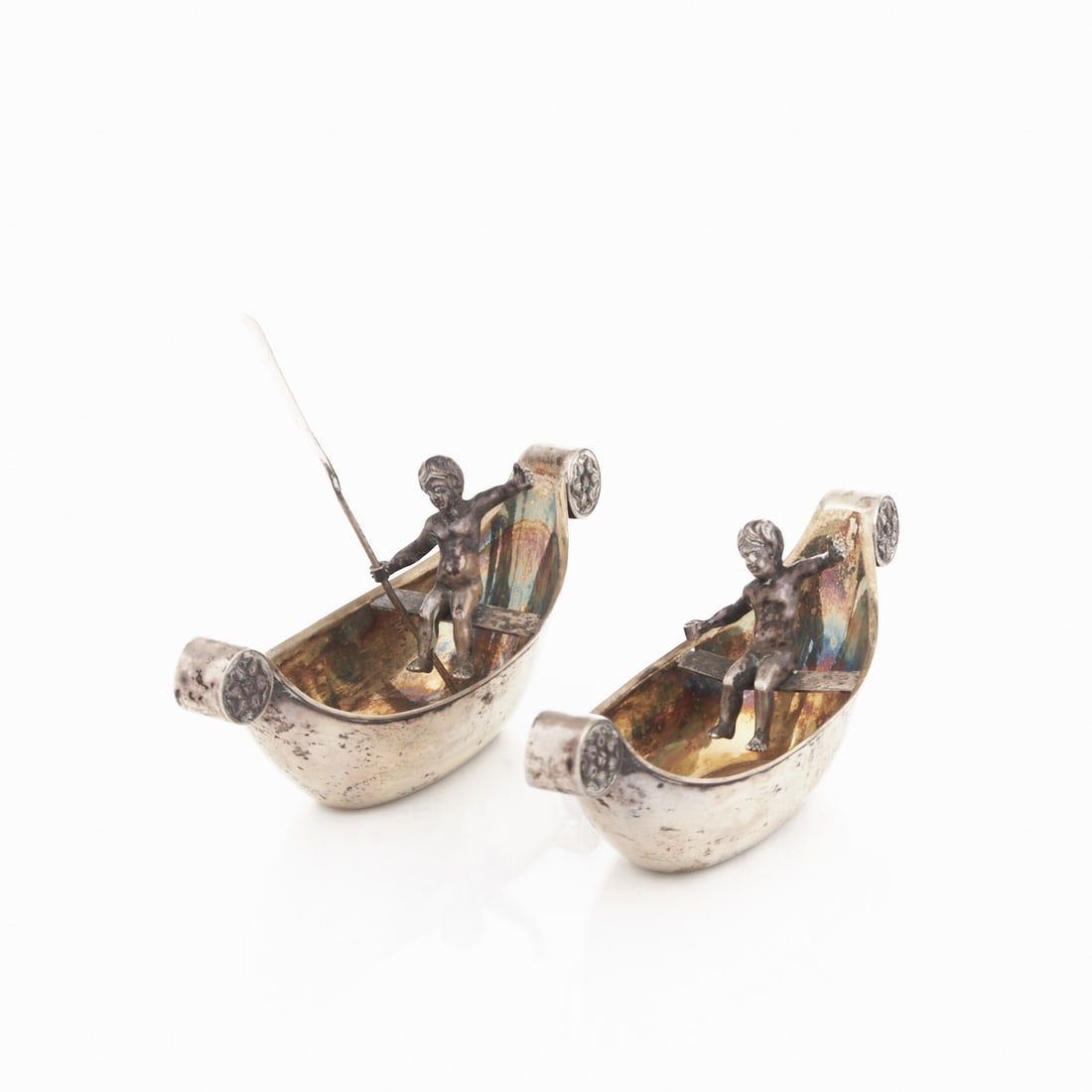Pair of rare salt cellars as rowing boat: Pair of rare salt cellars as rowing boat Probably Johann Georg Carl Simmerlein/Nuremberg, circa 1830. 812.5 silver. Hallmarks: Maker's mark, city and fineness stamp. 5 x 12.5 x 4 cm. Weight: 122 g.