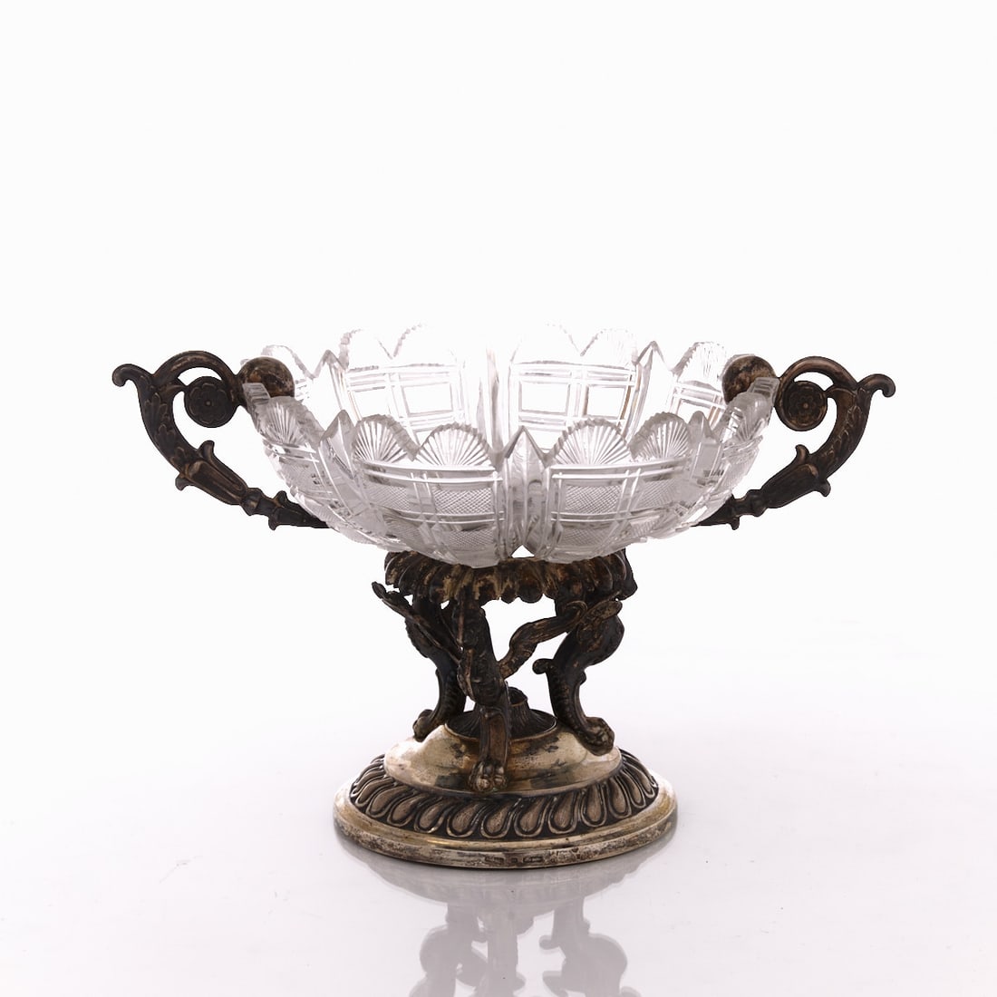 Biedermeier Centrepiece Bowl: Biedermeier centrepiece bowl Hanau, circa 1820. Silver. Glass. Hallmarks: maker's mark, city stamp. H. 14.5 cm. Weight: 580 g (weighted). Damaged.