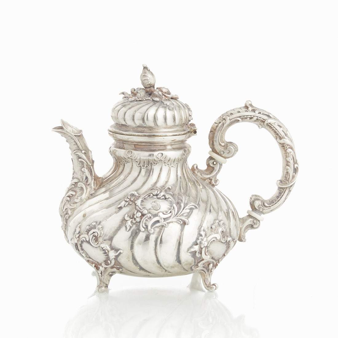 Teapot in Rococo style (1 of 1)