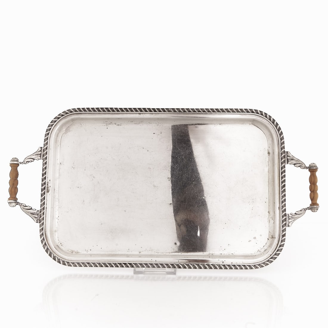 Handled Tray: Handled Tray 800 silver. Hallmarks: Maker's mark, 800. 4 x 43.5 x 23.5 cm. Weight: 884 g.