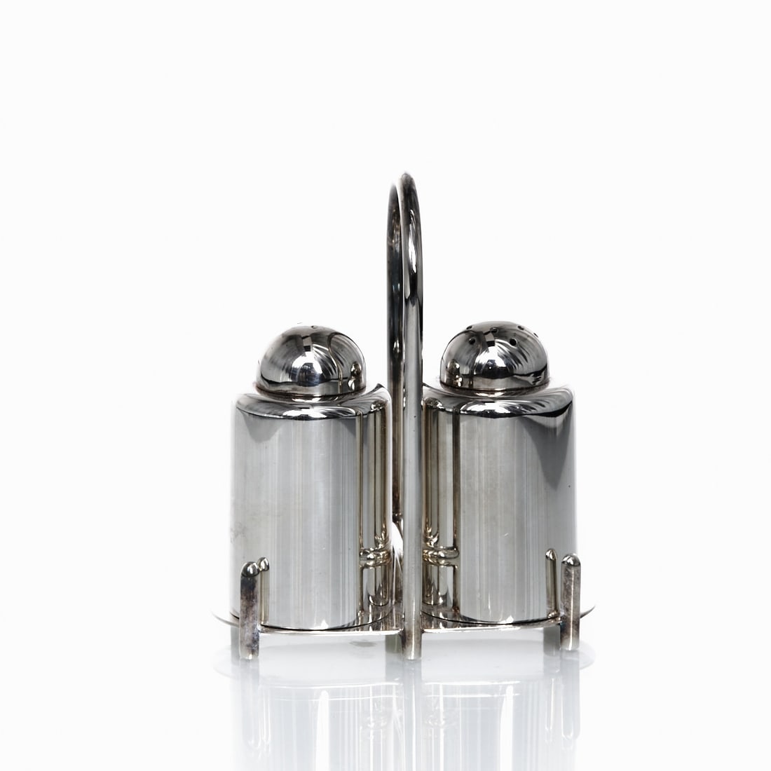 3-piece Salt and Pepper Set: 3-piece Salt and Pepper Set Robbe & Berking/Flensburg. 925 silver. Hallmarks: Maker's mark, 925, crescent/crown. 10.5 x 8.5 x 4.5 cm. Weight: 238 g.