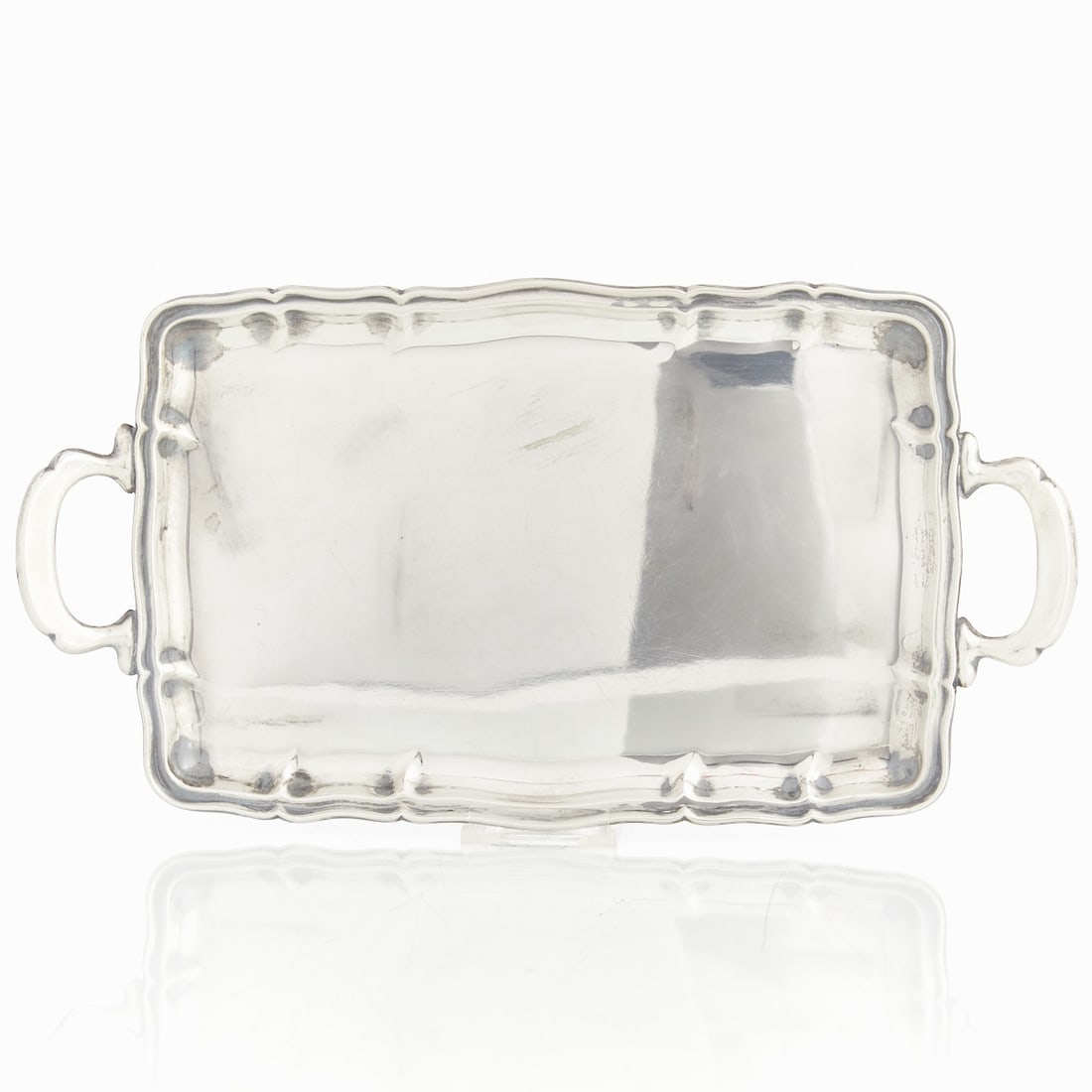 Handled Tray: Handled tray in Baroque style Wilkens/Bremen. 835 silver. Hallmarks: Maker's mark, 835, Crescent/Crown. 3 x 40 x 21 cm. Weight: 566 g.