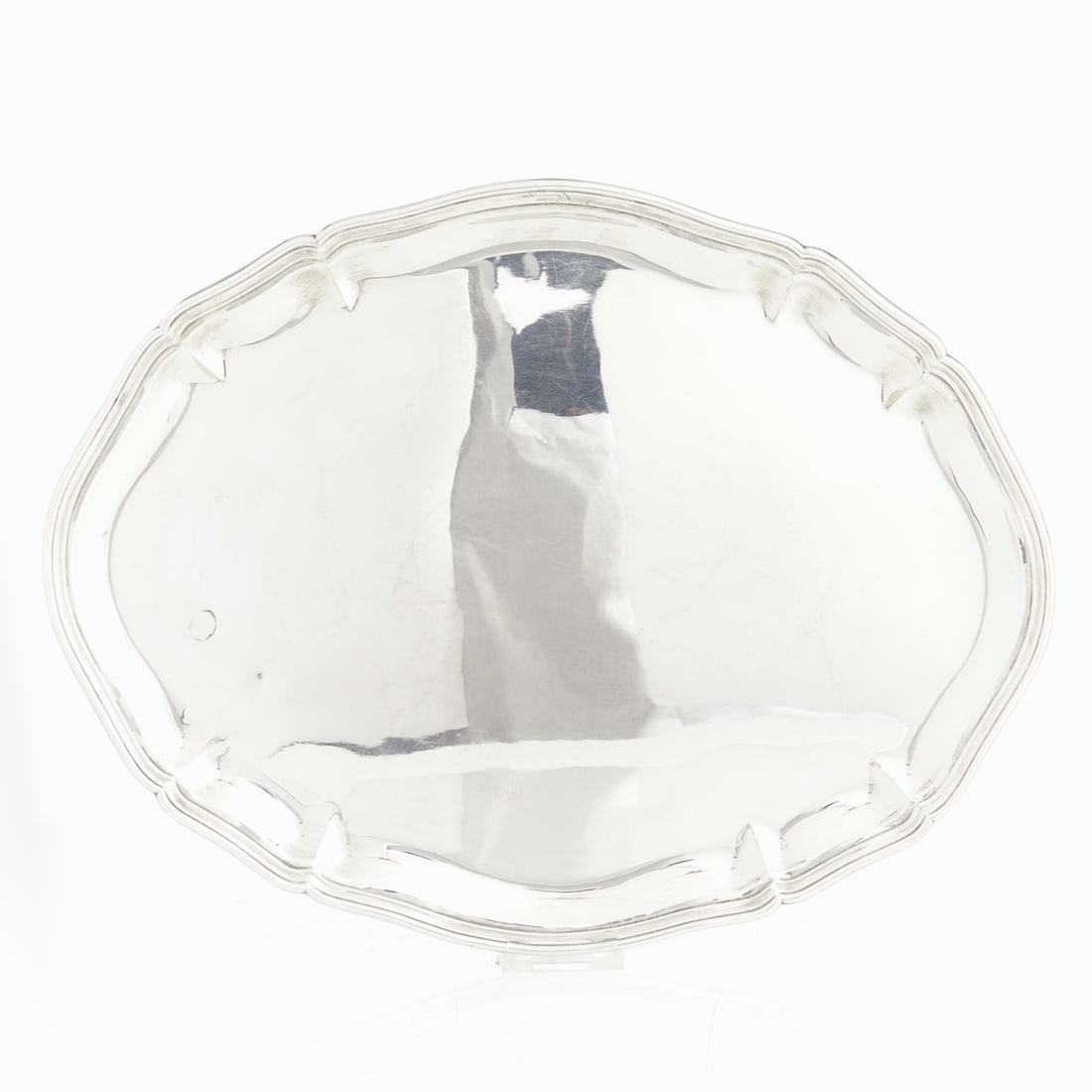 Tray in Baroque Style: Tray in Baroque style Alpaca. Hallmarks: Maker's marks. 2 x 48.5 x 37 cm.